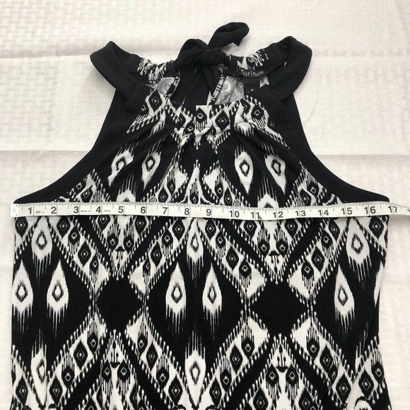 🦄 2/$20 White House Black Market Tank Blouse - Picture 6 of 8